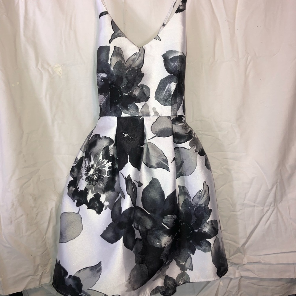 Black and while flowered homecoming dress. Size 7